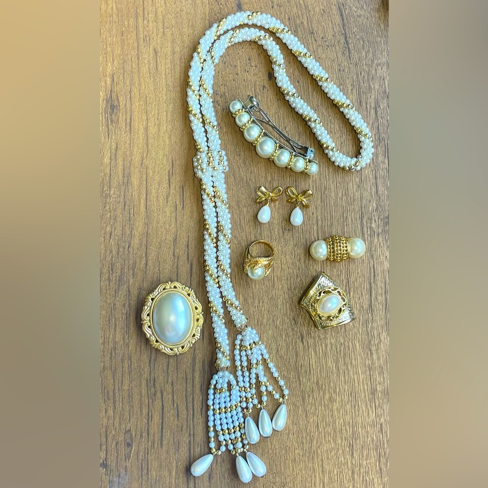 Vintage faux Pearl and gold tone lot of jewelry.